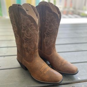 Ariat Cowgirl Boots- LIKE NEW size 9.5 Only Worn ONCE